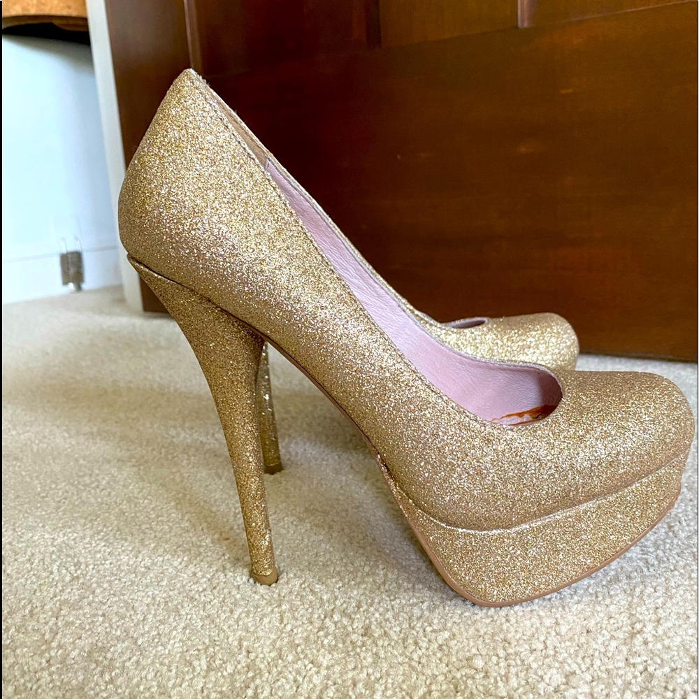Steve Madden Gold Sparkly Platform Pumps Size 7